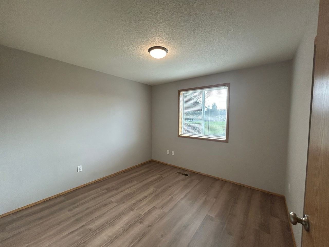 7509 Ne 67th St - Photo 6 of 18