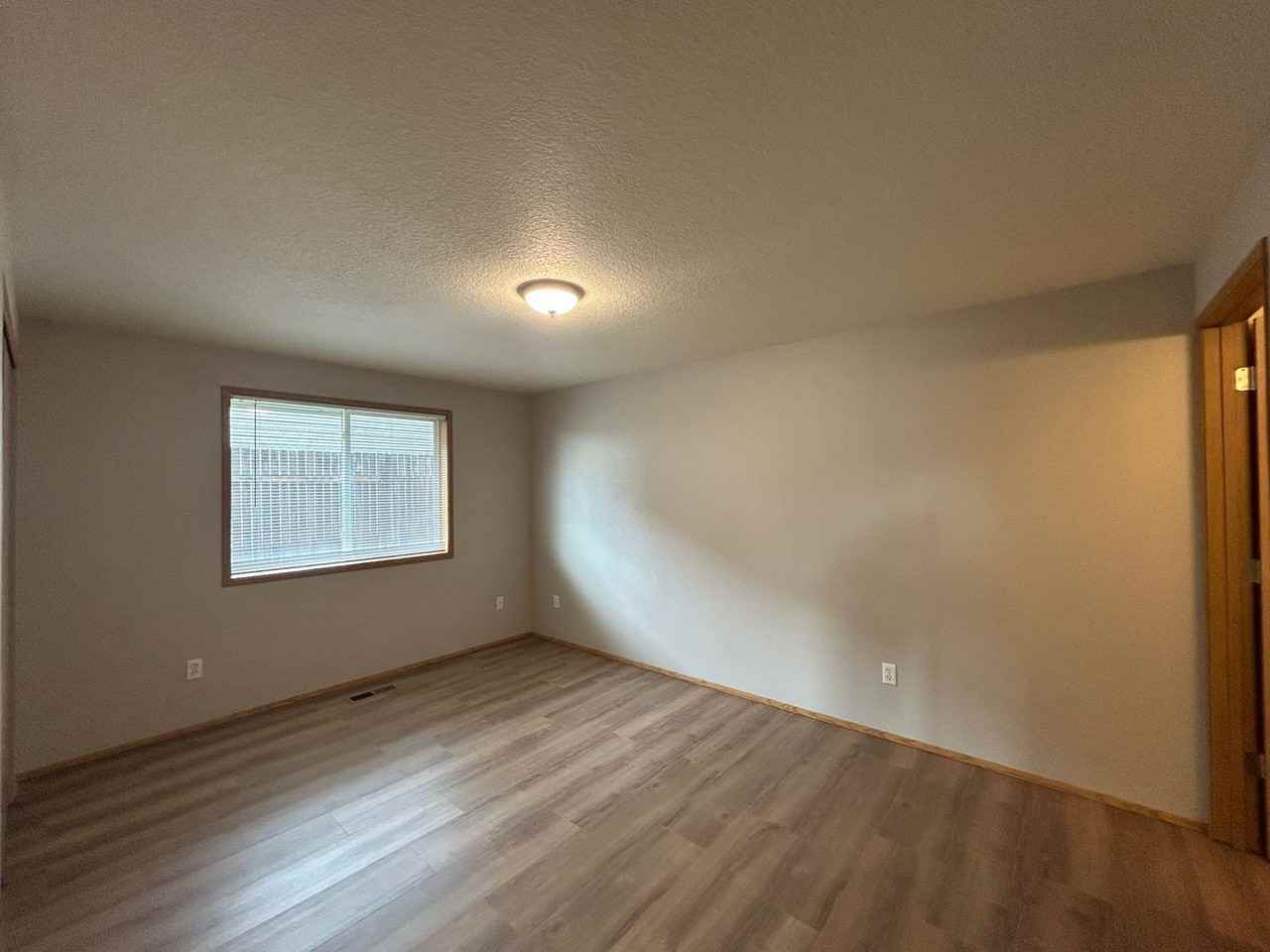 7509 Ne 67th St - Photo 7 of 18