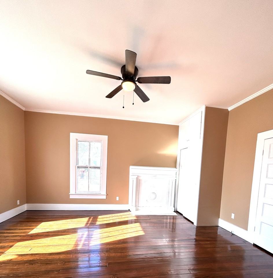 216 Singleton Ave #1 - Photo 3 of 15