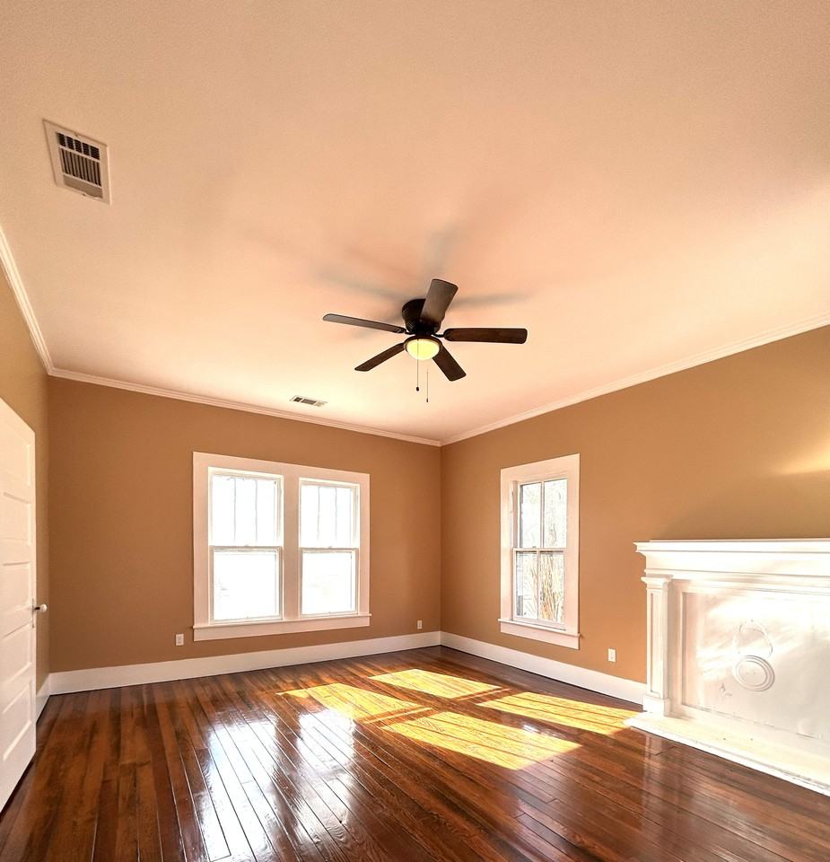 216 Singleton Ave #1 - Photo 4 of 15