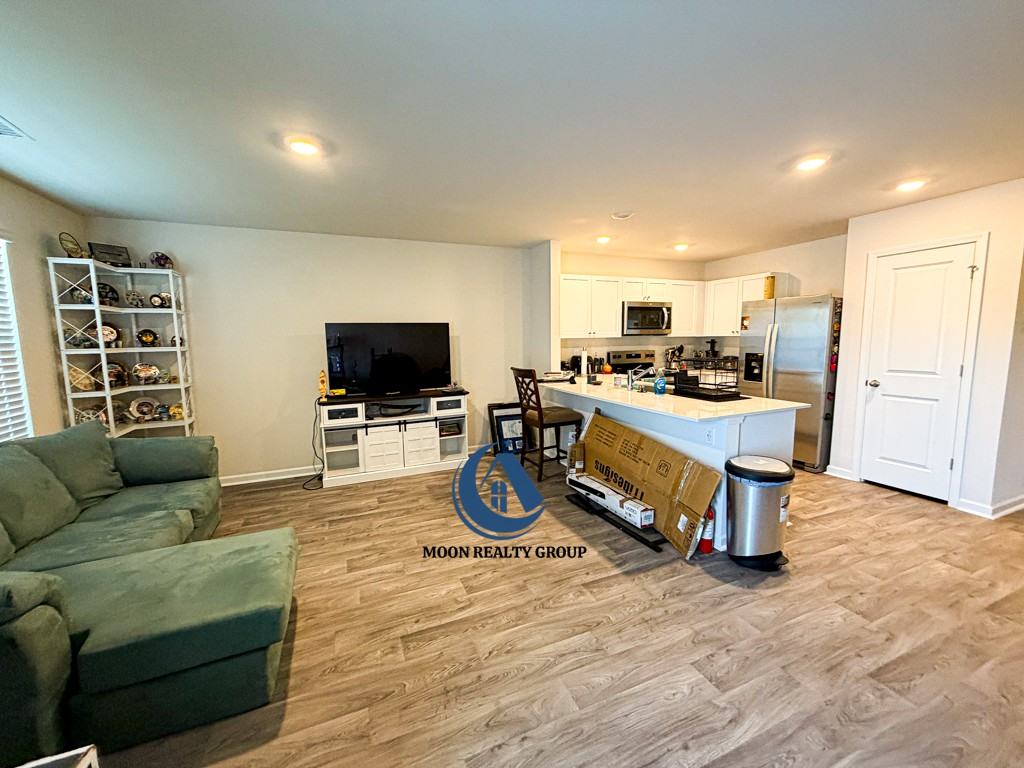 119 Seymour Village Dr #1 - Photo 4 of 12