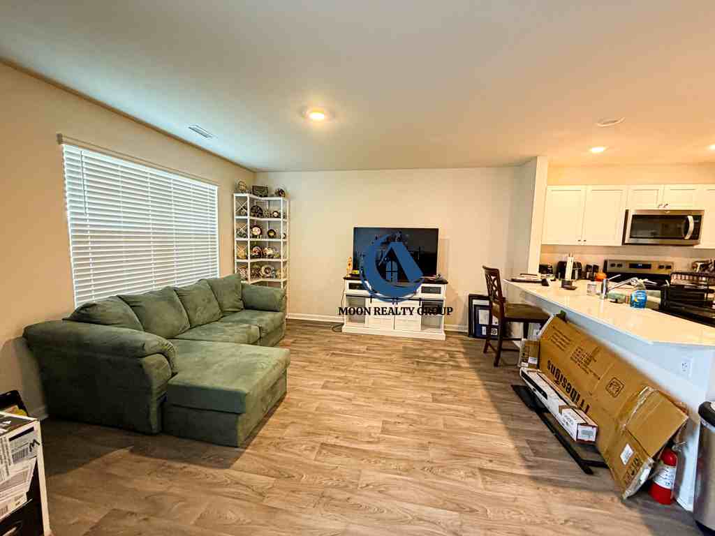 119 Seymour Village Dr #1 - Photo 5 of 12