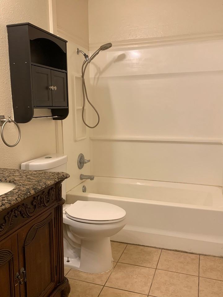 4617 Lehigh St - Photo 3 of 11