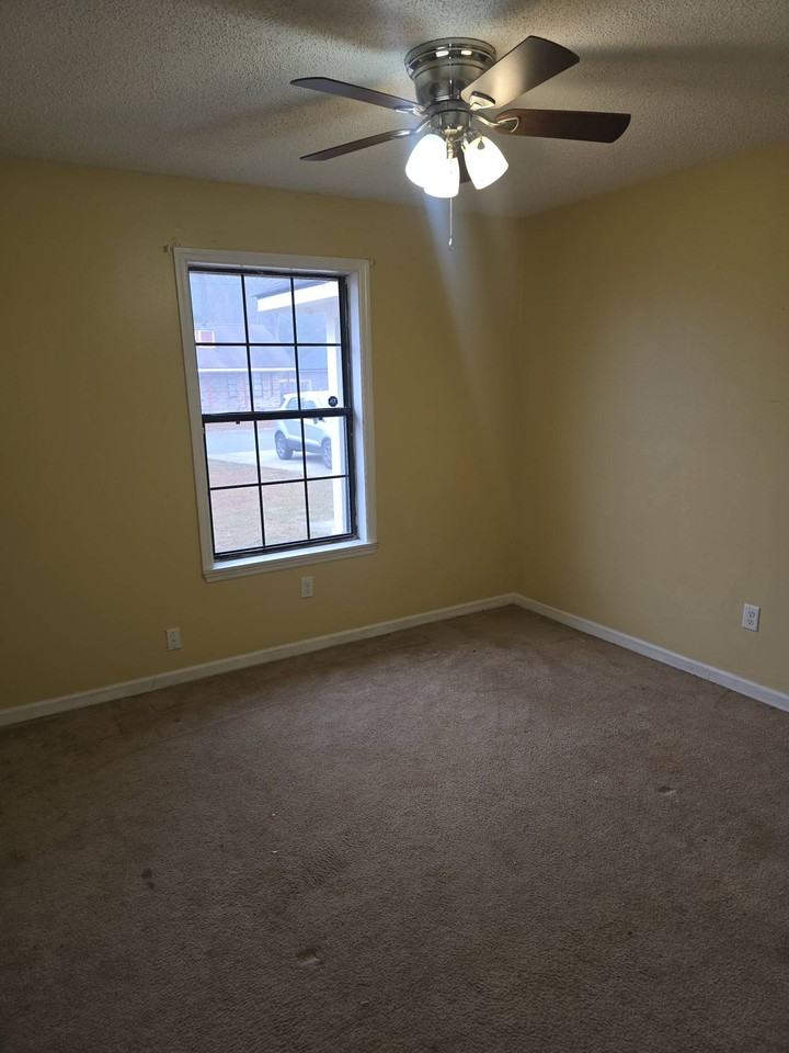 1304 Tower Dr - Photo 4 of 18