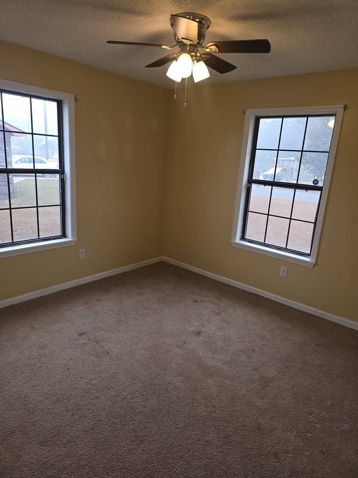 1304 Tower Dr - Photo 5 of 18