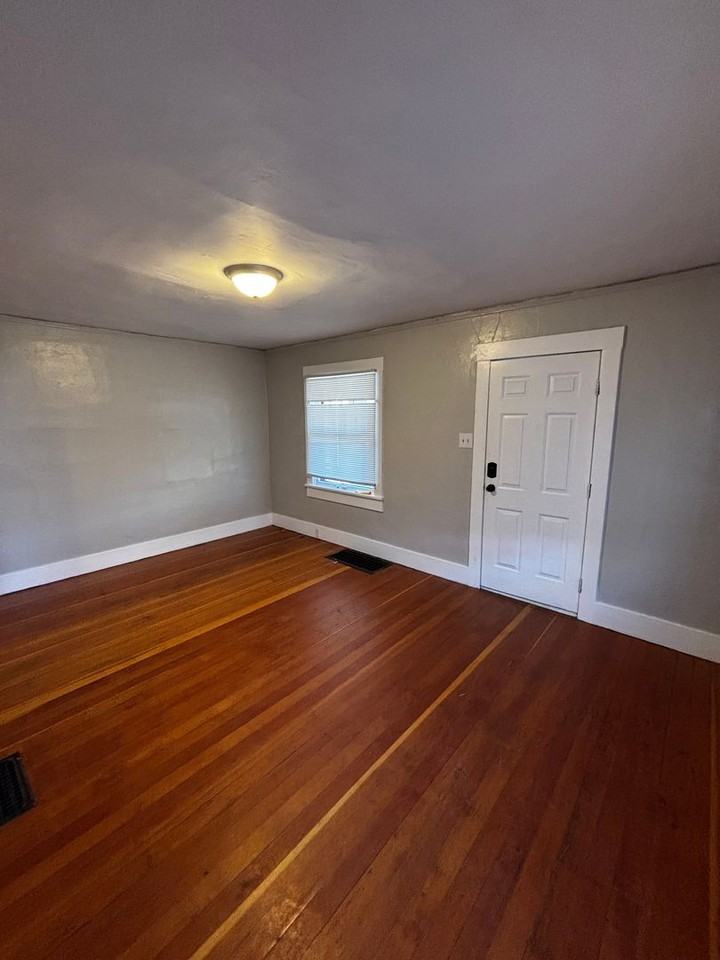 1728 Carteret Ave - Photo 4 of 13