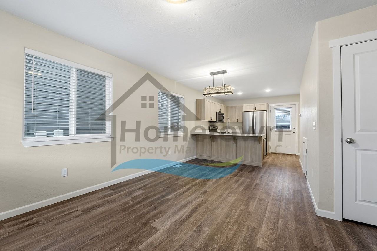 1358 N Sadee Ln - Photo 4 of 29