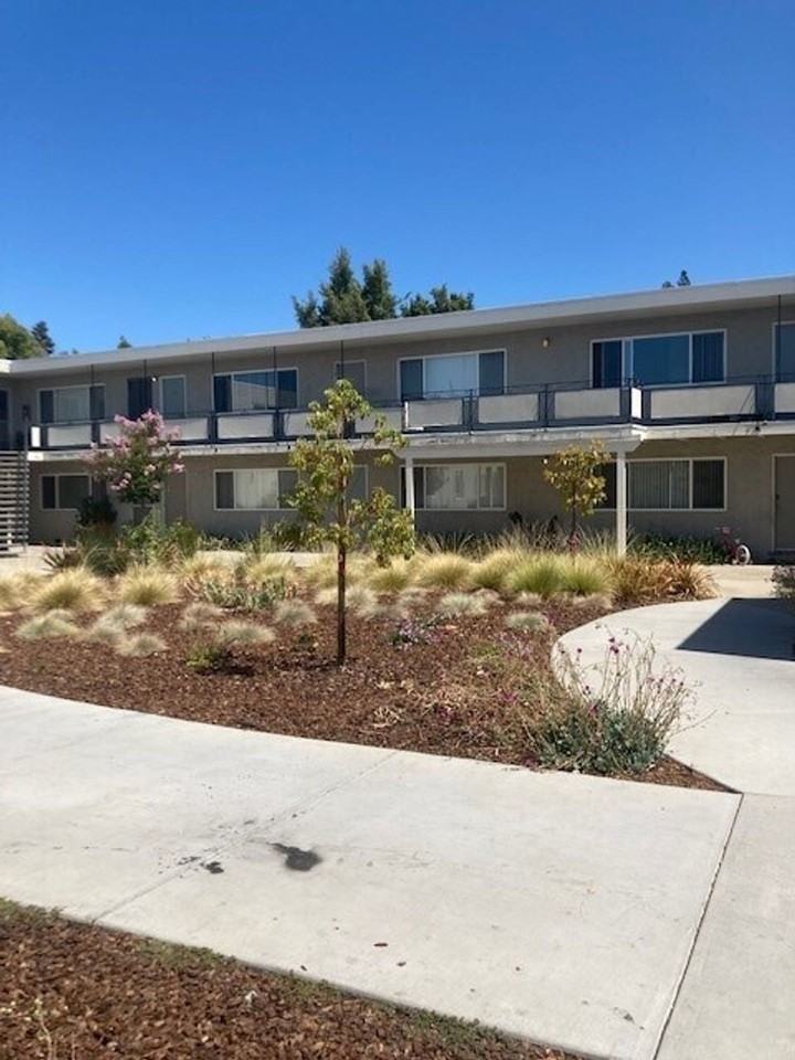 923 Tamarack - Photo 3 of 29