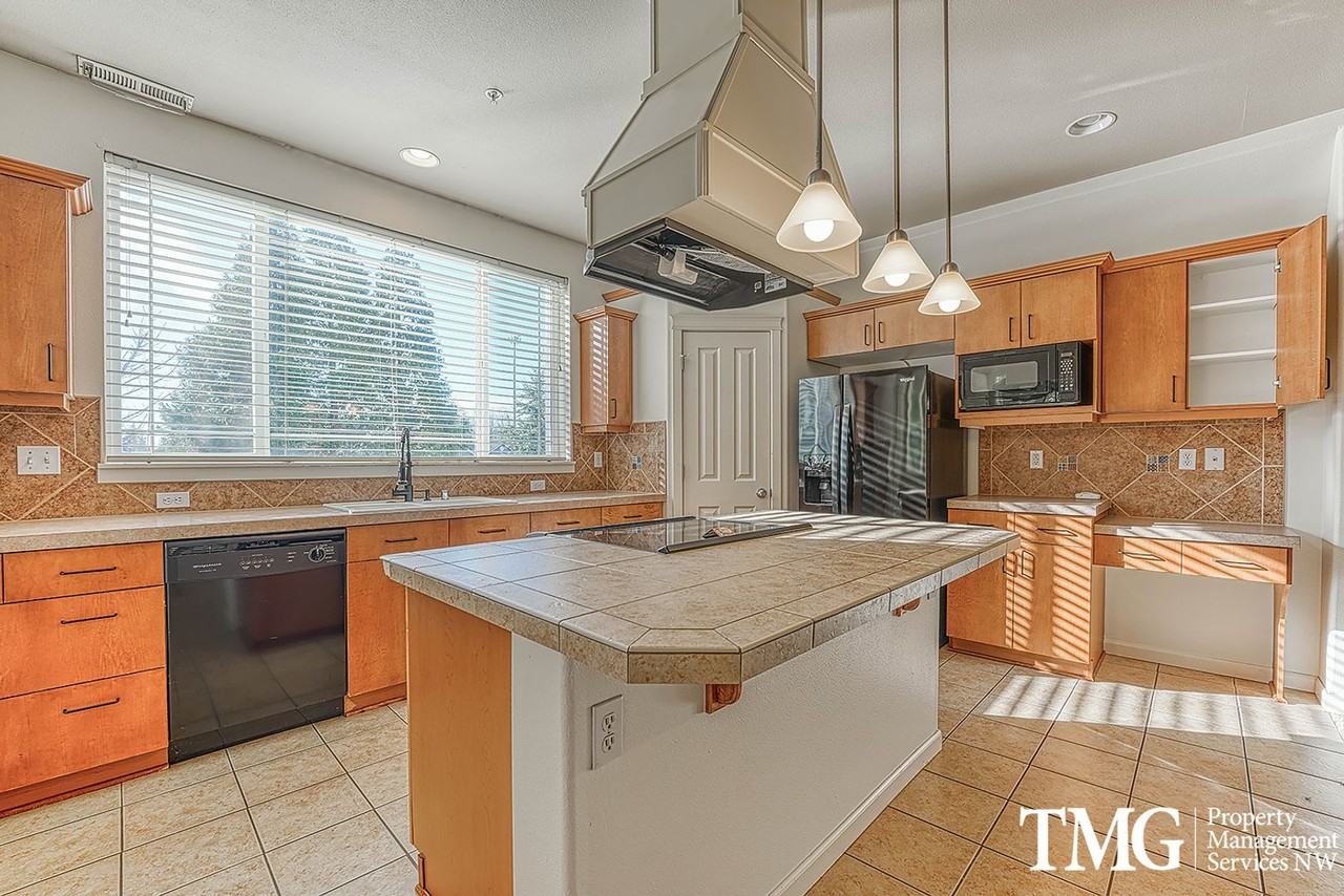 2226 Ne 141st Way - Photo 7 of 28