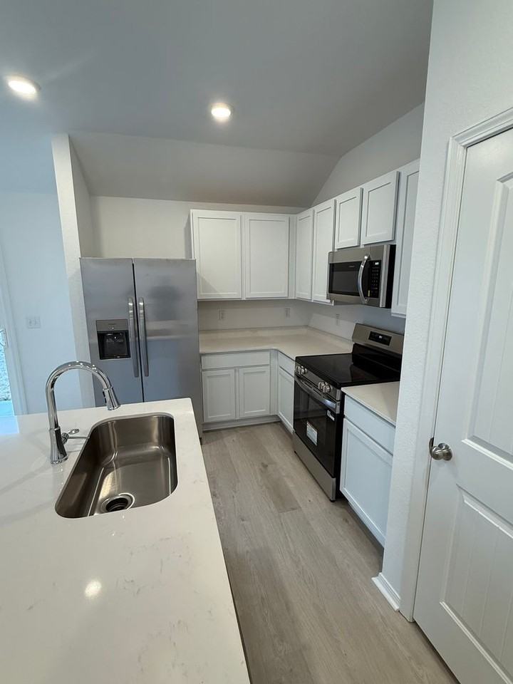 250 Leruss Blvd - Photo 7 of 14