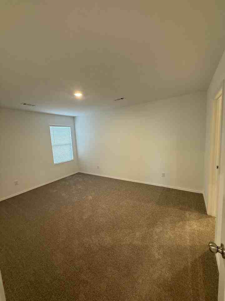 250 Leruss Blvd - Photo 6 of 14