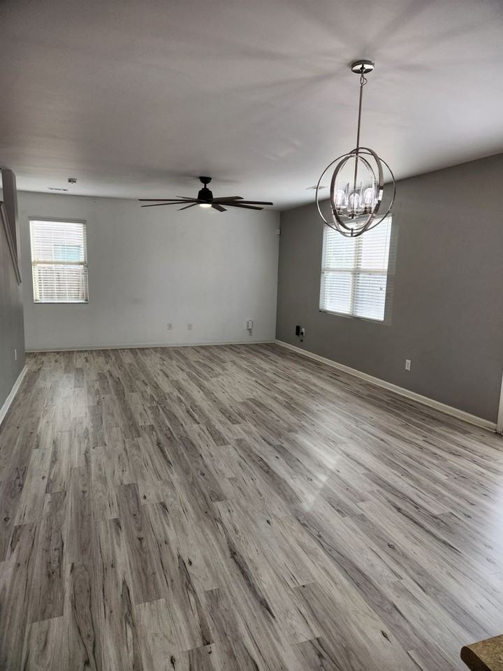 201 Flowing Meadows Dr - Photo 3 of 16