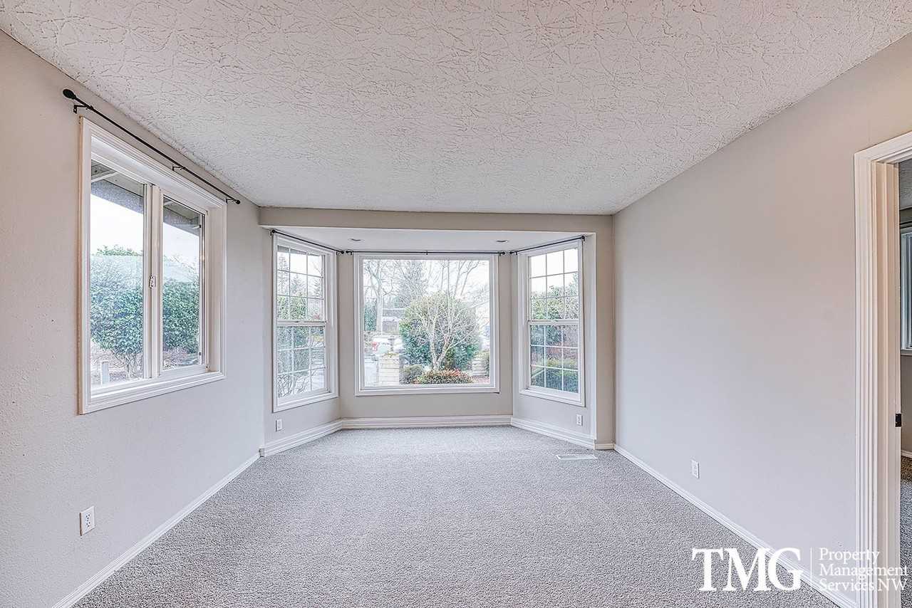 9910 Ne 30th Cir - Photo 2 of 35