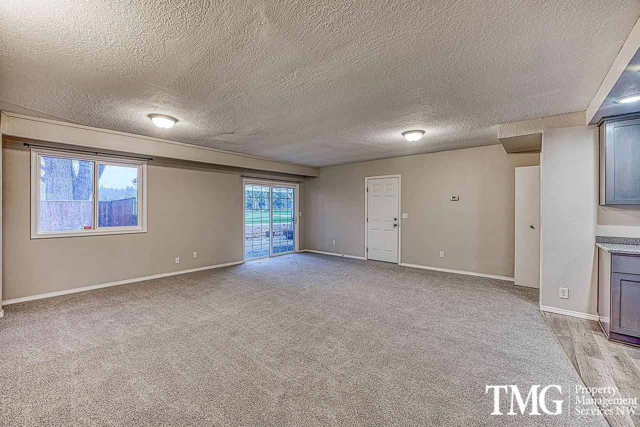 9910 Ne 30th Cir - Photo 4 of 35