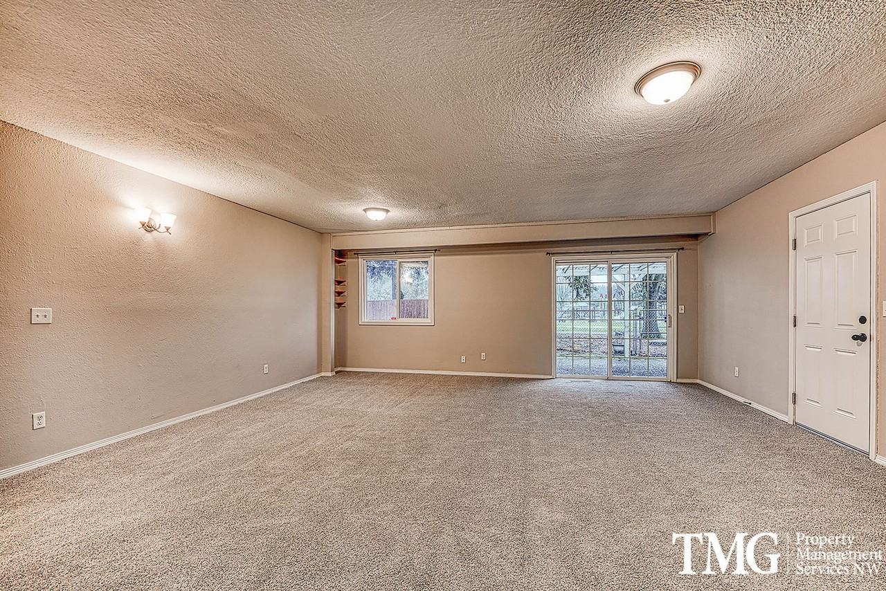 9910 Ne 30th Cir - Photo 6 of 35