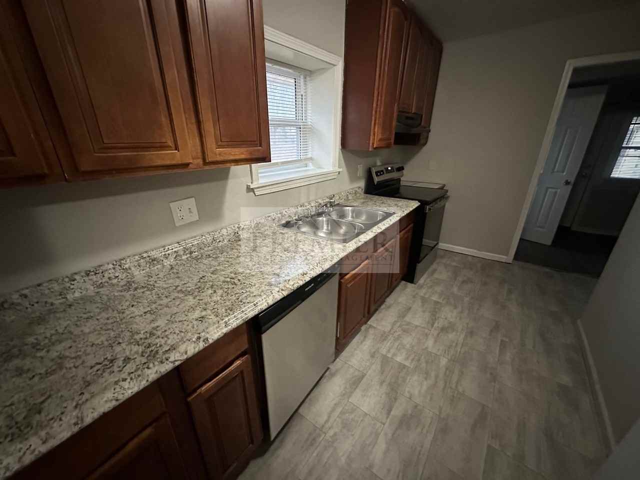 2411 S Sterling Ave - Photo 6 of 23