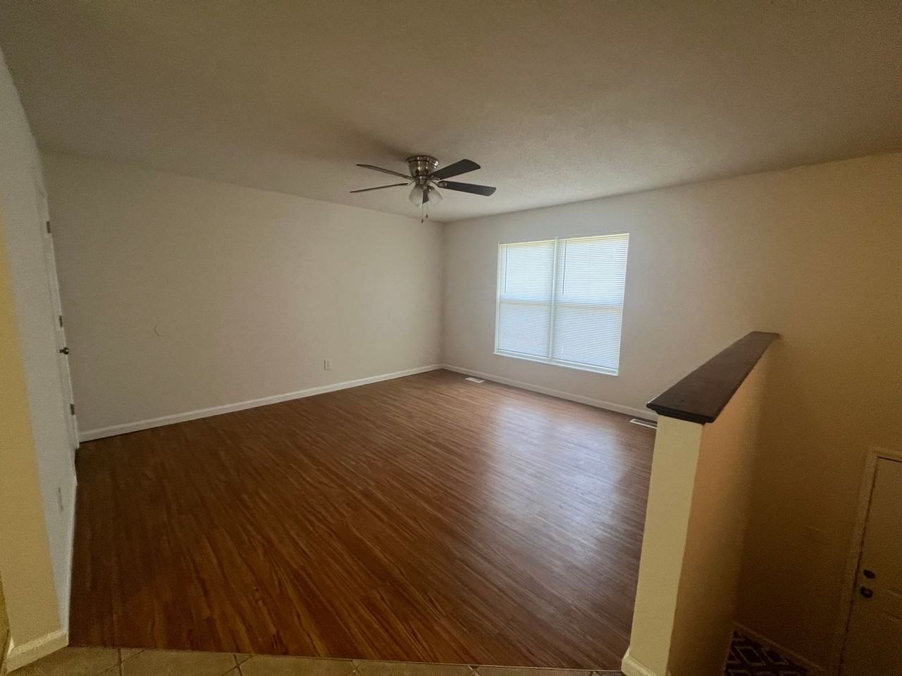 246 Baker St - Photo 4 of 20