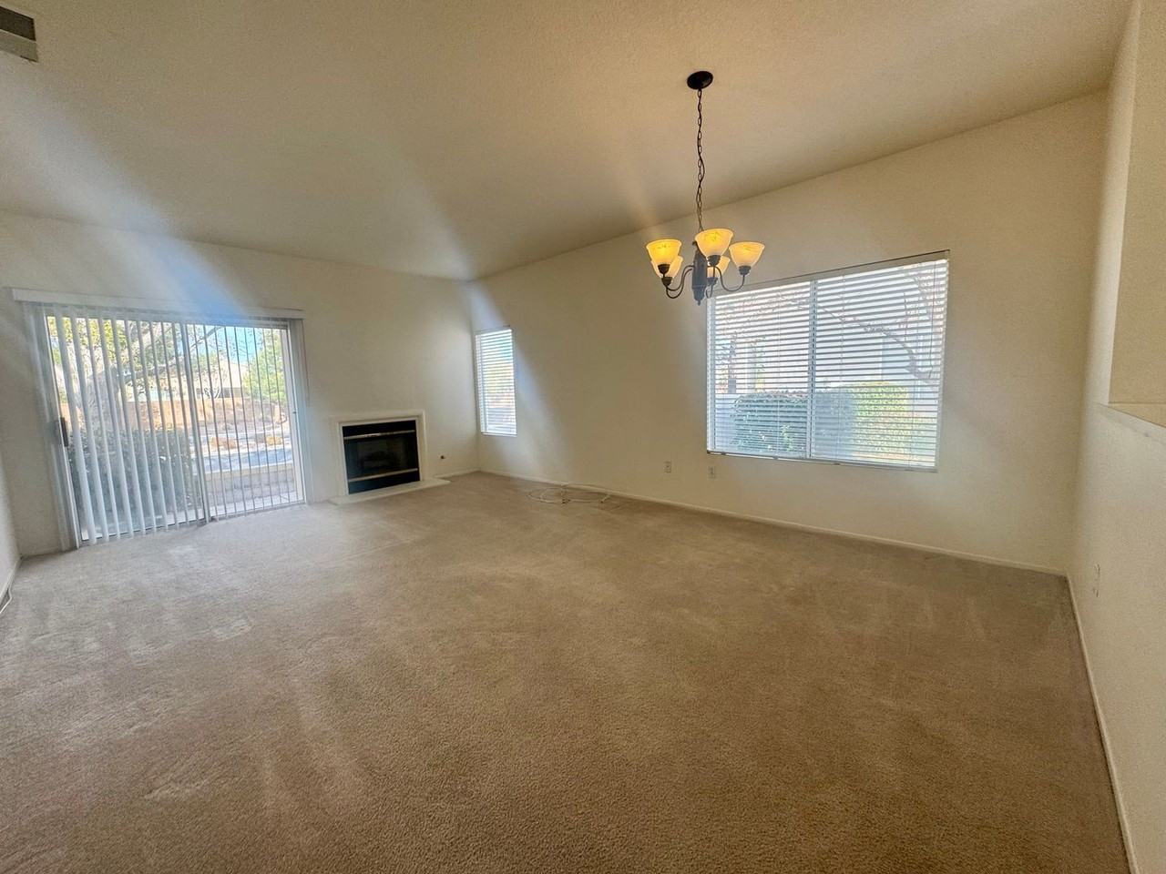 11670 Oak St - Photo 2 of 9