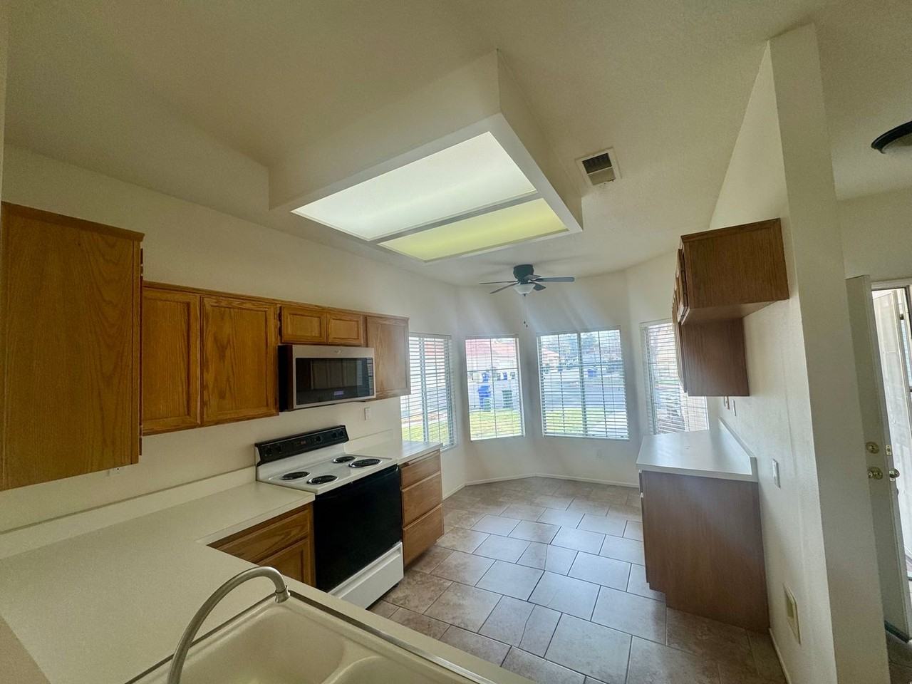 11670 Oak St - Photo 4 of 9