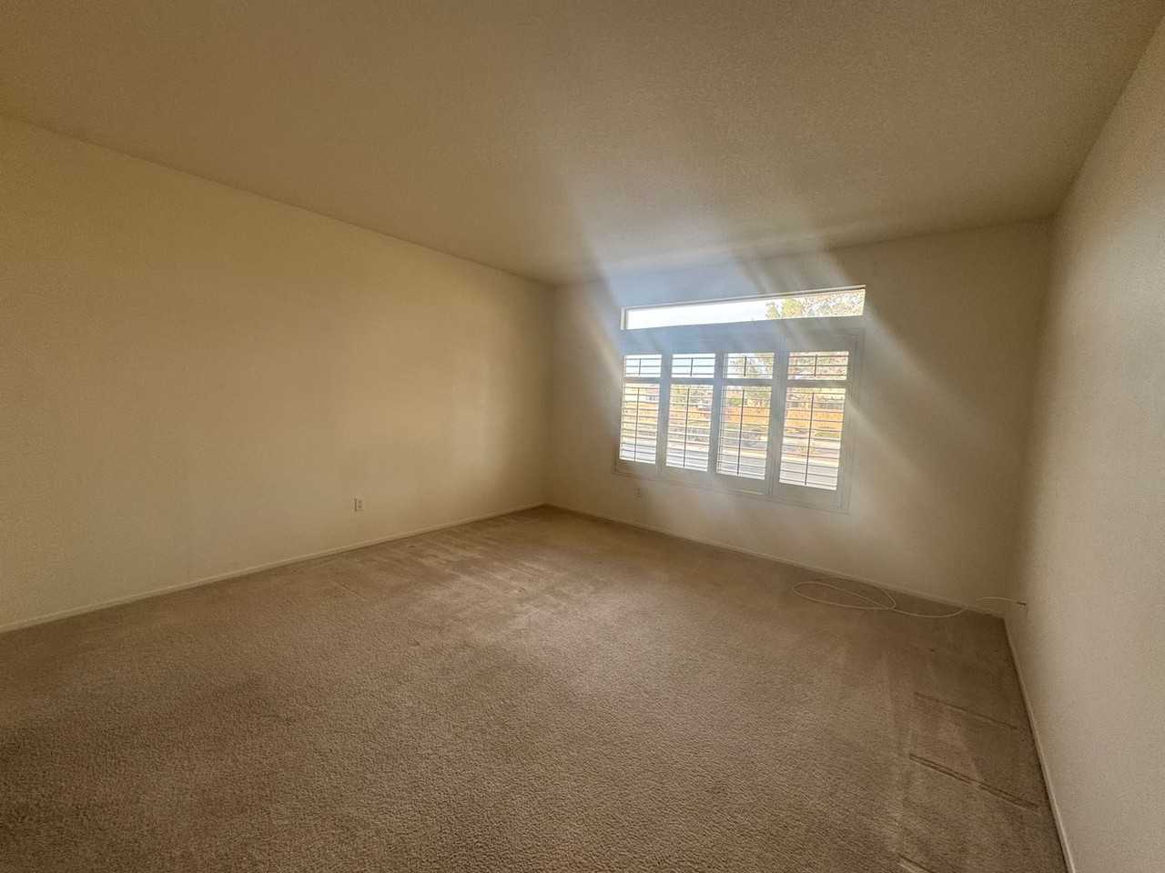 11670 Oak St - Photo 5 of 9