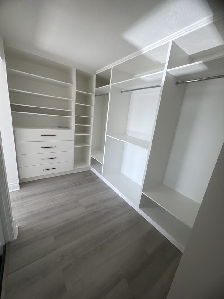 775 King Georges Way - Photo 3 of 16