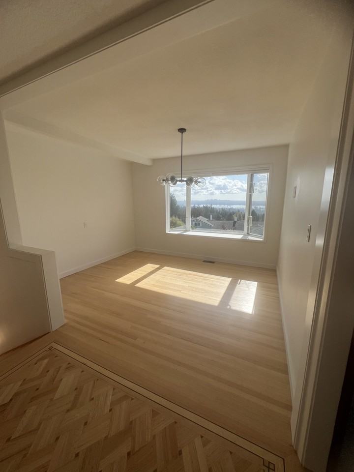 775 King Georges Way - Photo 5 of 16