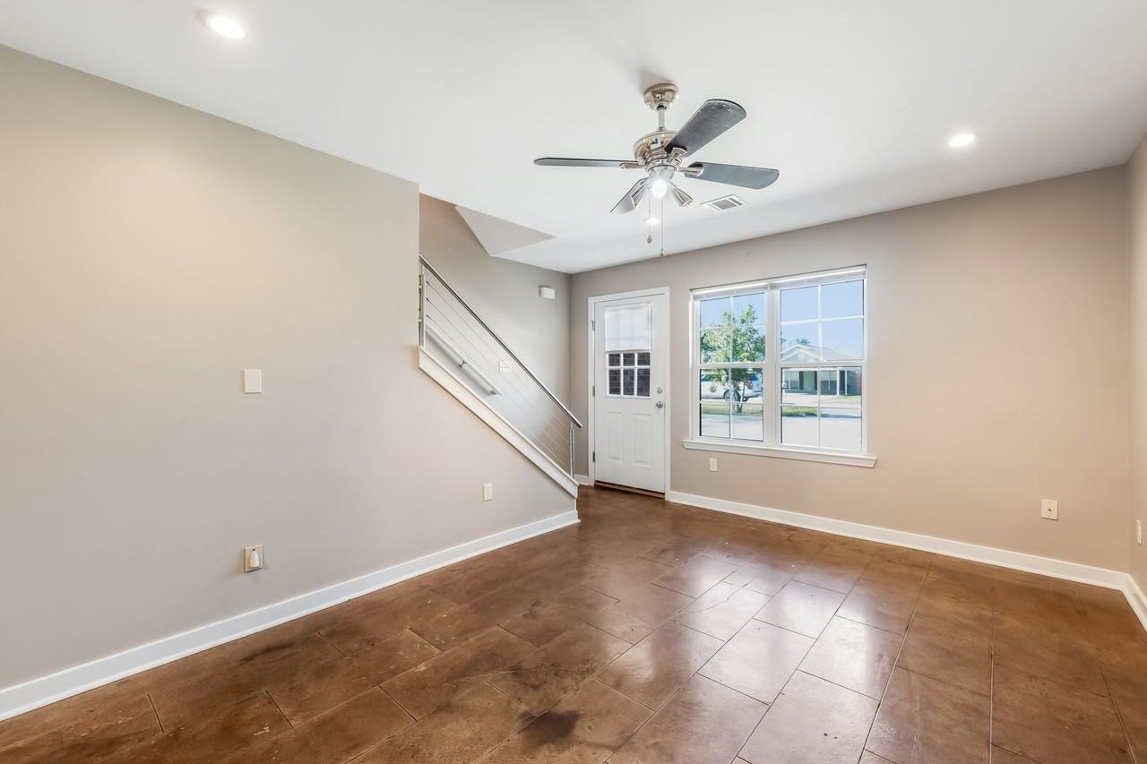 318 Titan Dr - Photo 3 of 11