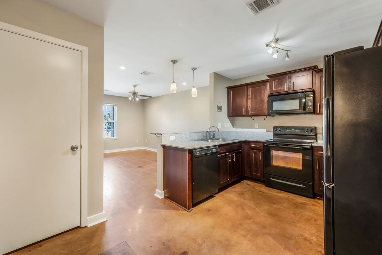 318 Titan Dr - Photo 5 of 11