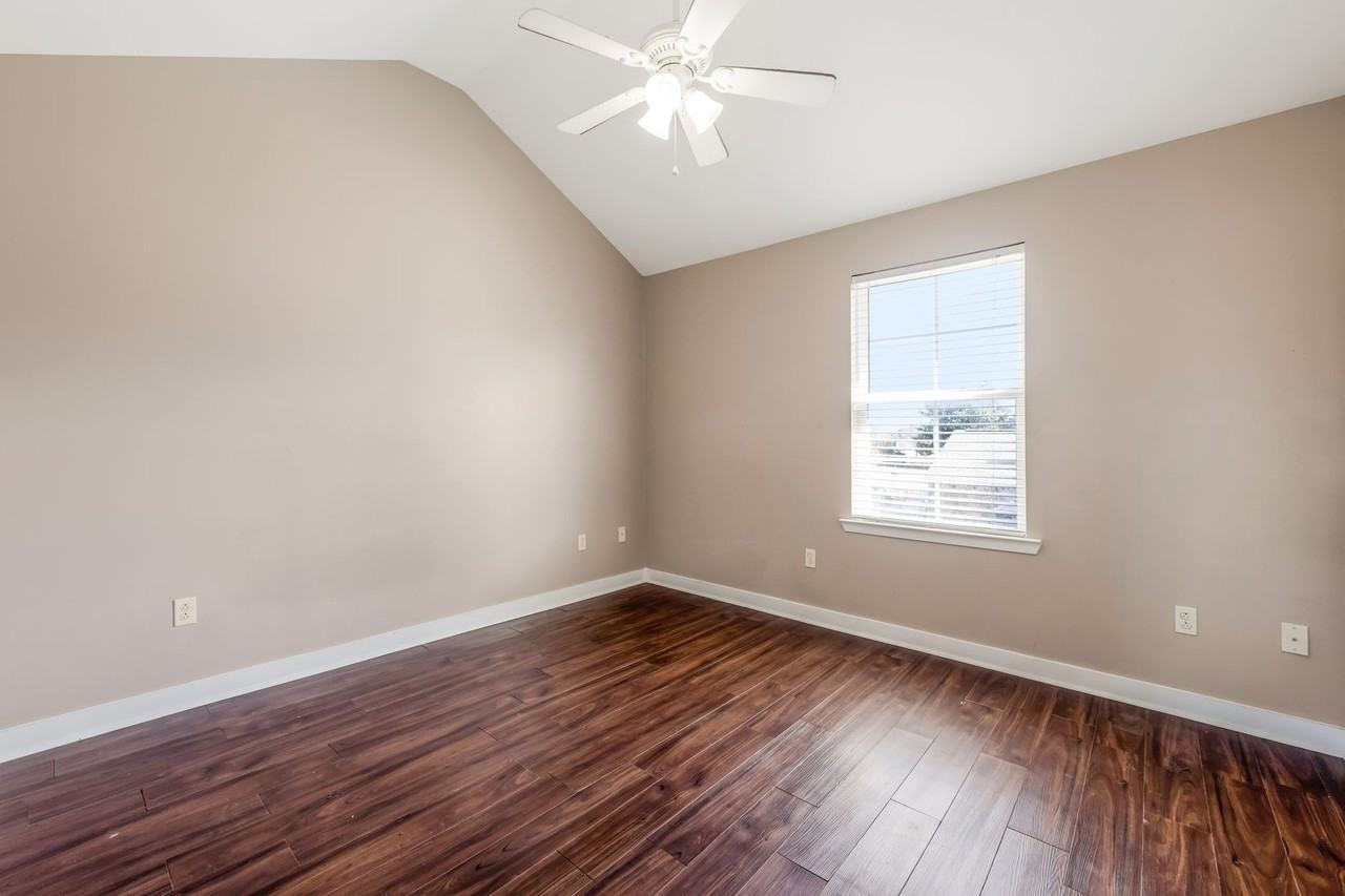 318 Titan Dr - Photo 7 of 11