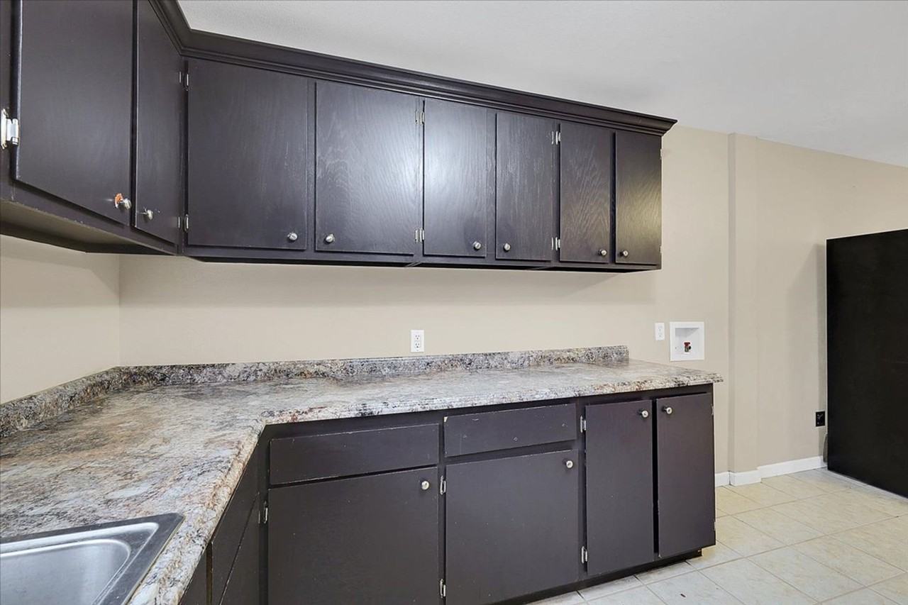 1066 Grand Ave #A - Photo 4 of 42