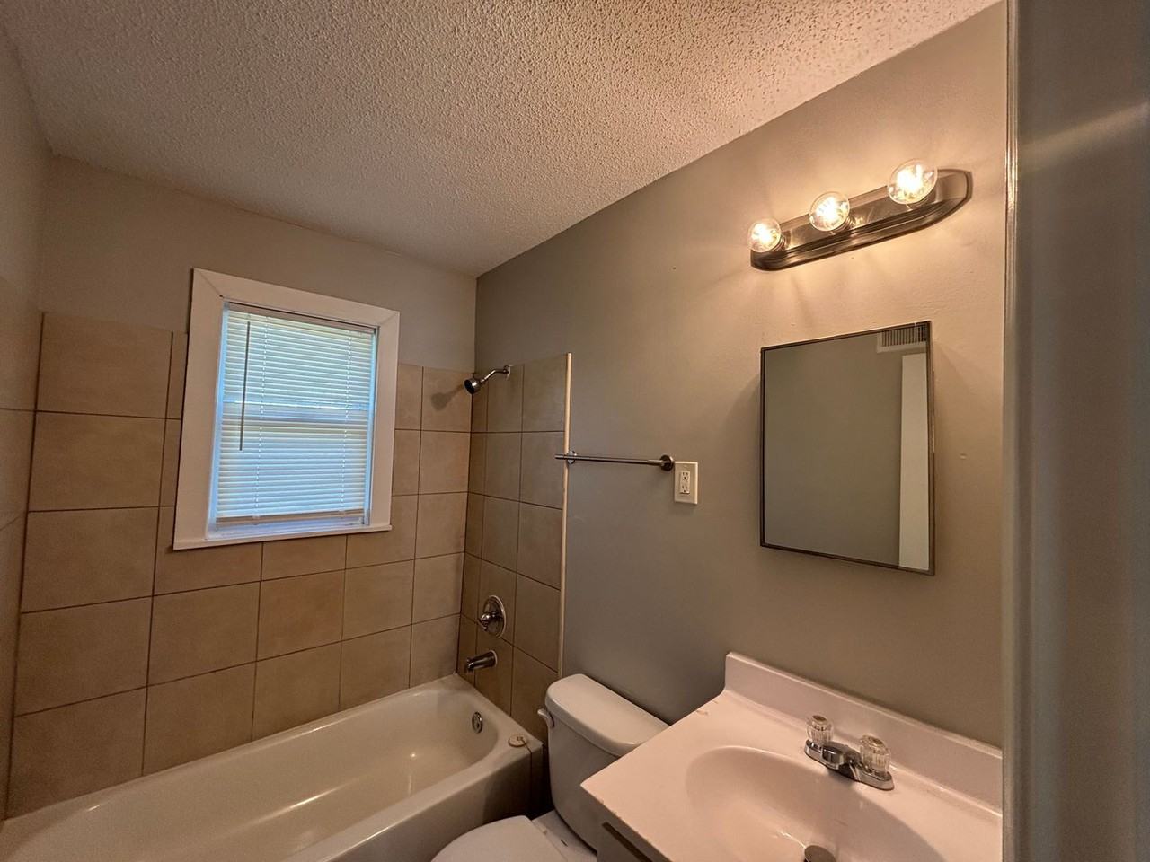 3803 Kalamath Cv - Photo 3 of 19