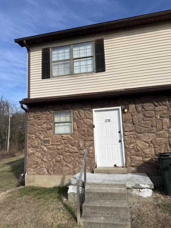 1238 Clear Ridge Ln - Photo 2 of 11