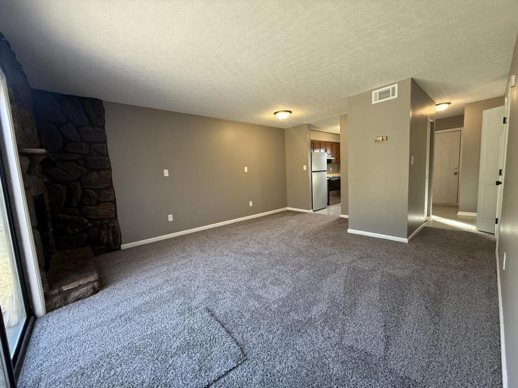 1240 Clear Ridge Ln - Photo 4 of 11