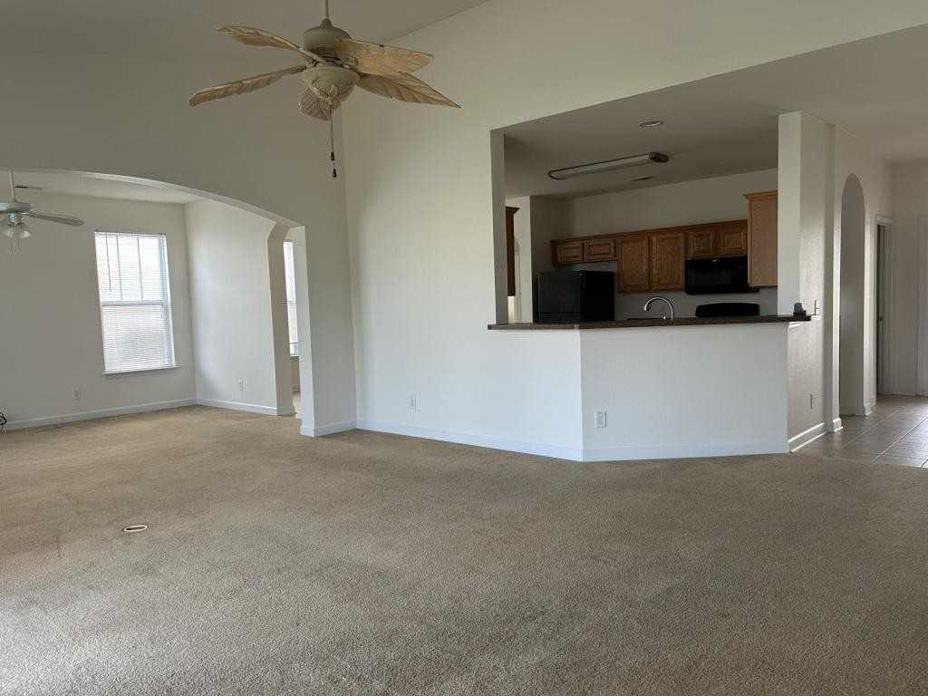 433 Tiburon Dr - Photo 3 of 8