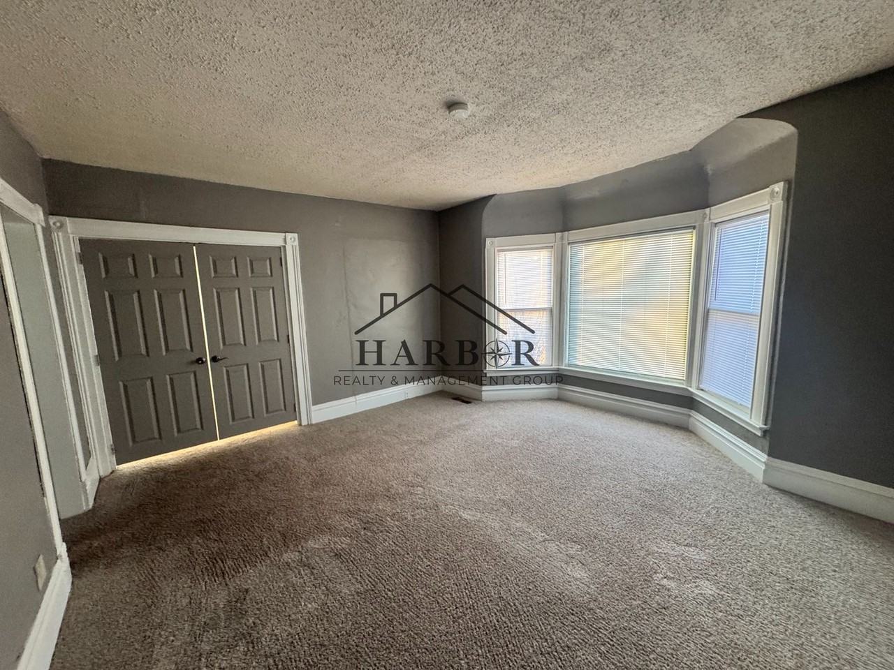 13 2nd St Ne - Photo 3 of 33