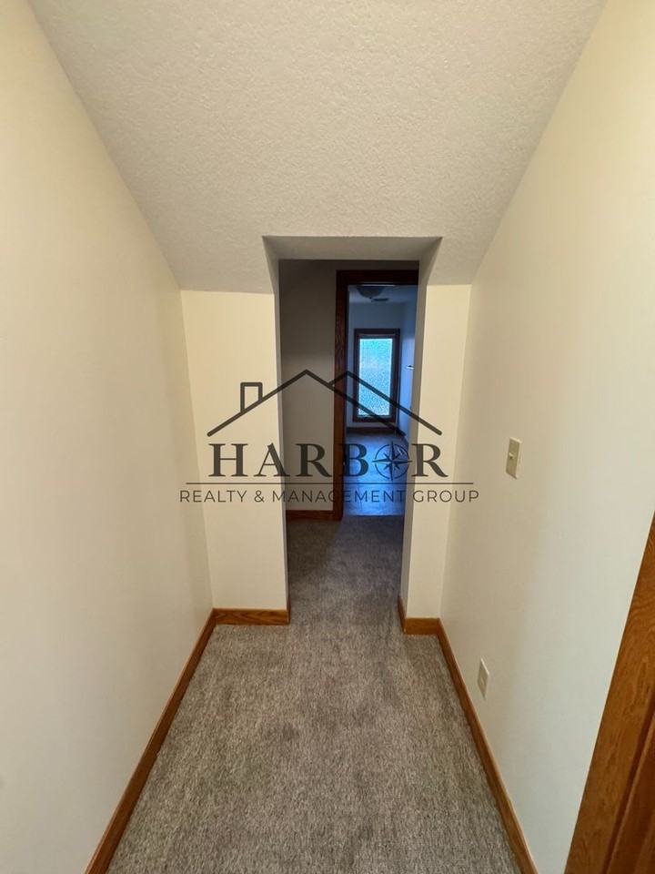 13 2nd St Ne - Photo 6 of 33