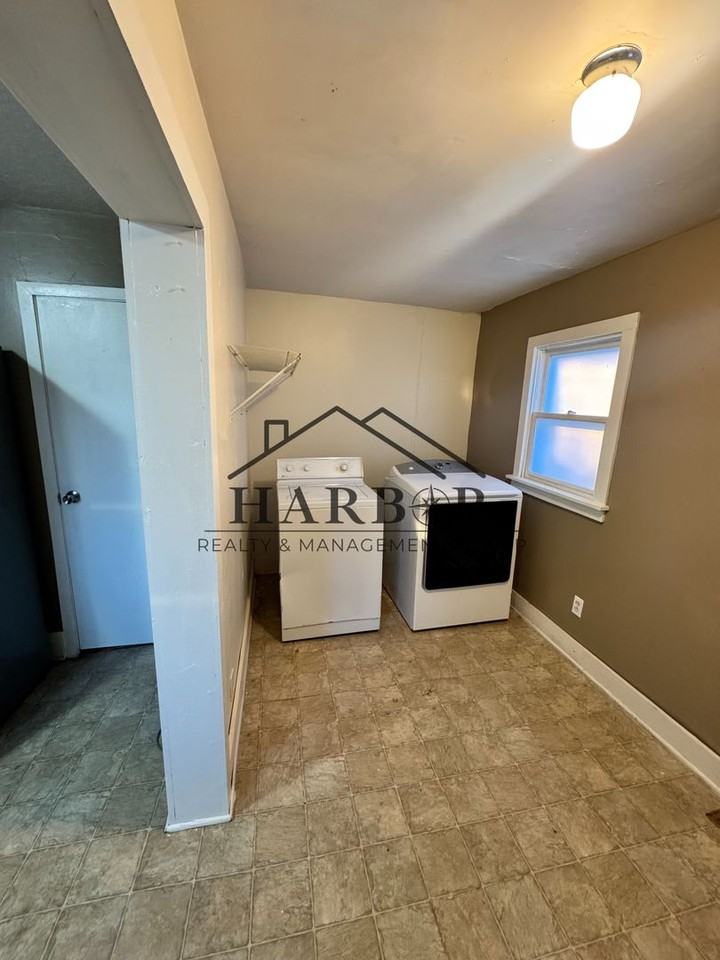 13 2nd St Ne - Photo 7 of 33