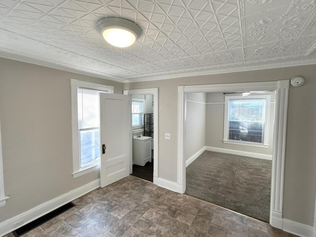 519 S Midler Ave - Photo 5 of 9