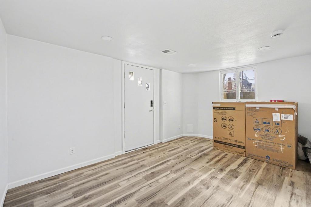 1846 12th Ave - Photo 7 of 8