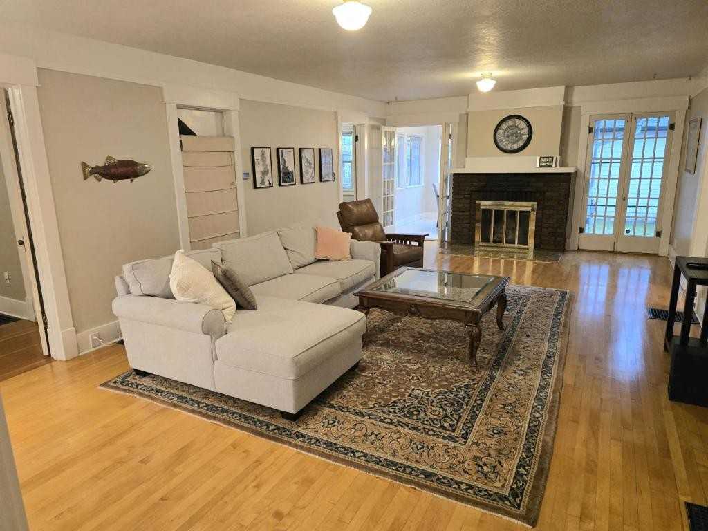 1010 N 7th St - Photo 3 of 28