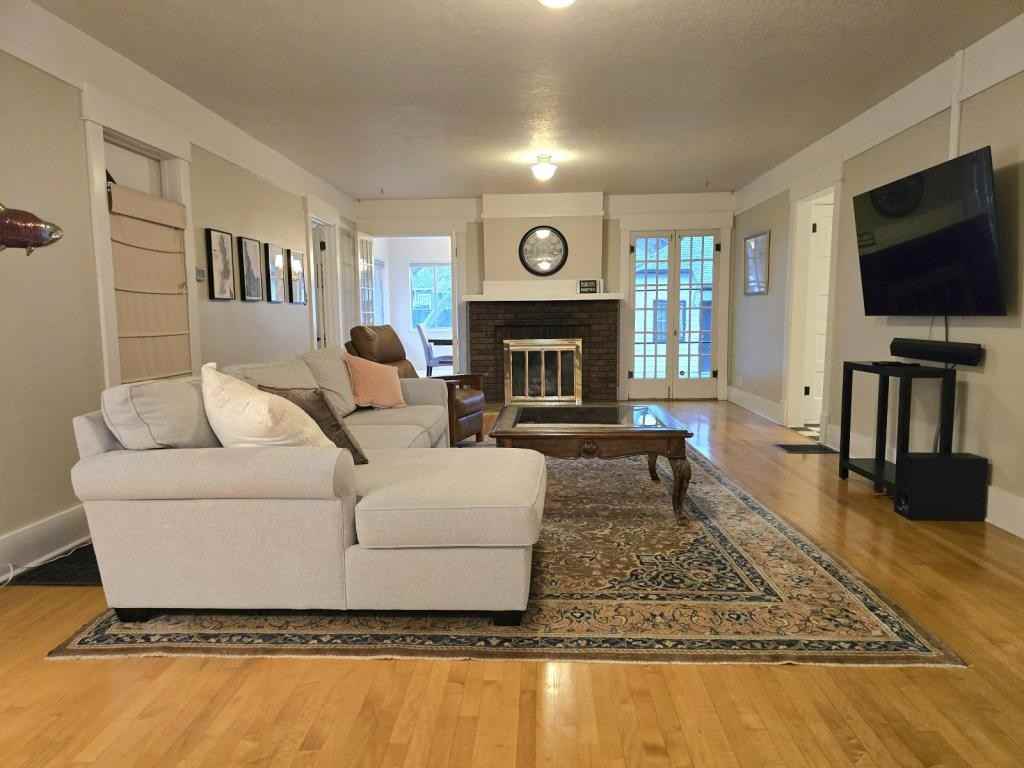 1010 N 7th St - Photo 4 of 28