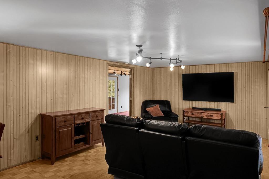 9140 Picabo Rd - Photo 2 of 18