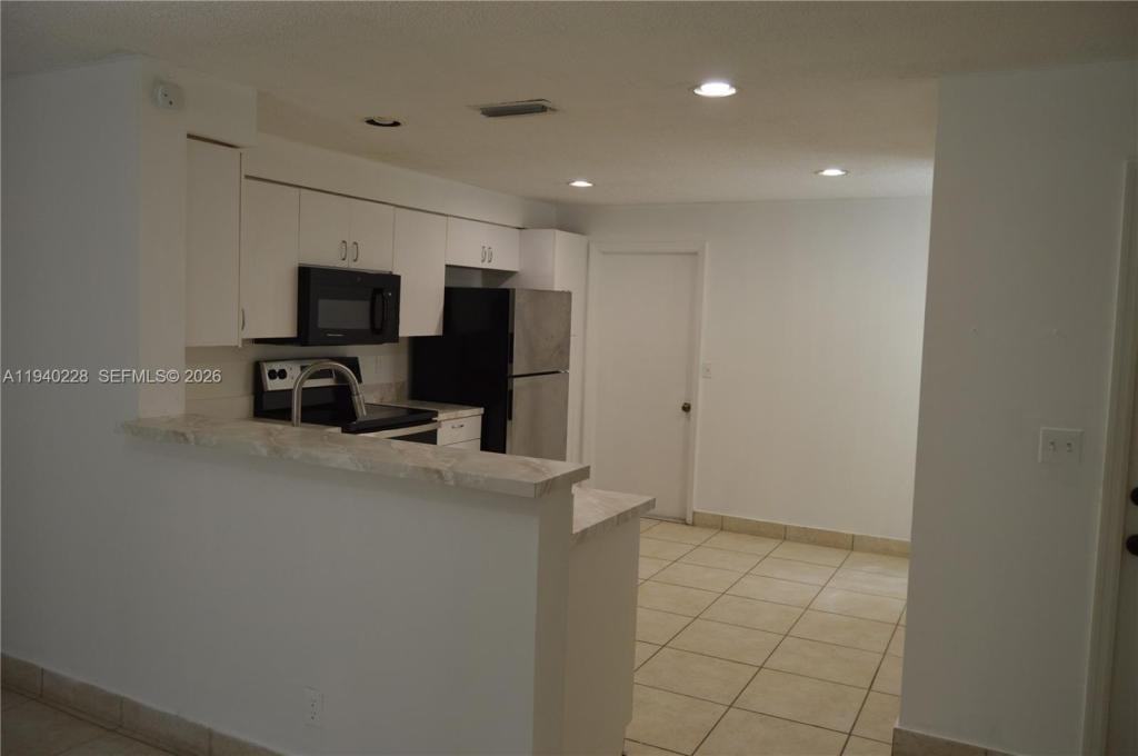 1527 Veracruz Ln - Photo 4 of 9