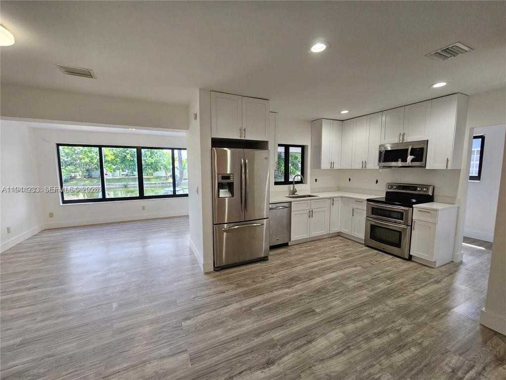 7908 Granada Blvd - Photo 2 of 10