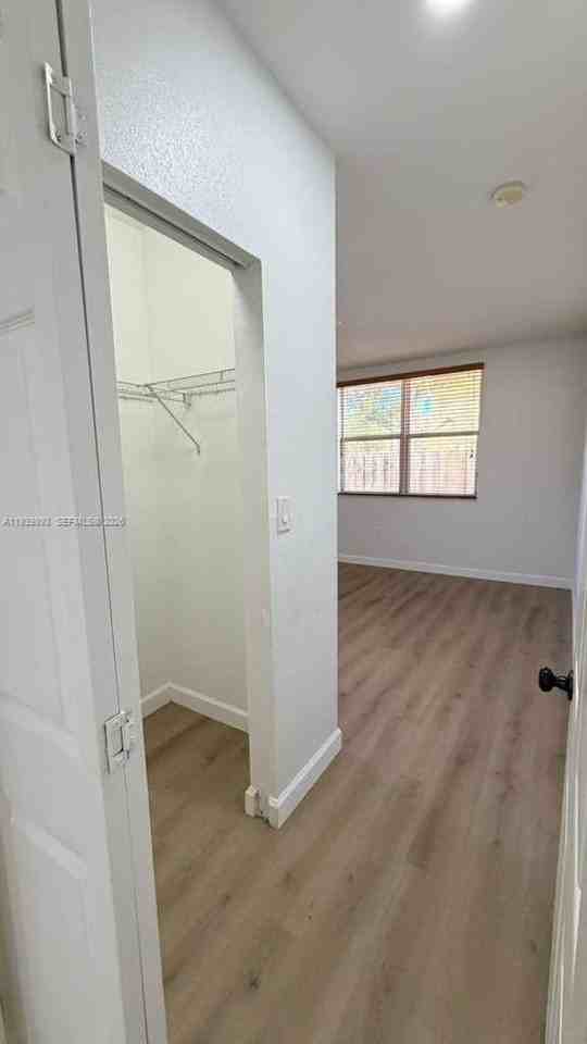 1555 NE 33rd Rd - Photo 5 of 18