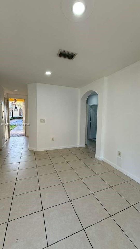 1555 NE 33rd Rd - Photo 3 of 18