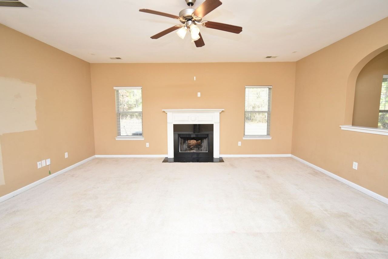 2307 Trinity Cir - Photo 3 of 19