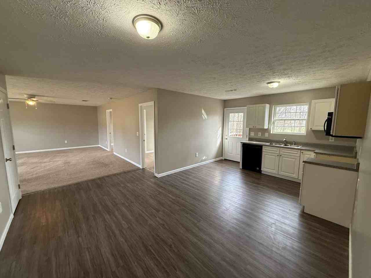 104 Howard Dr - Photo 4 of 15