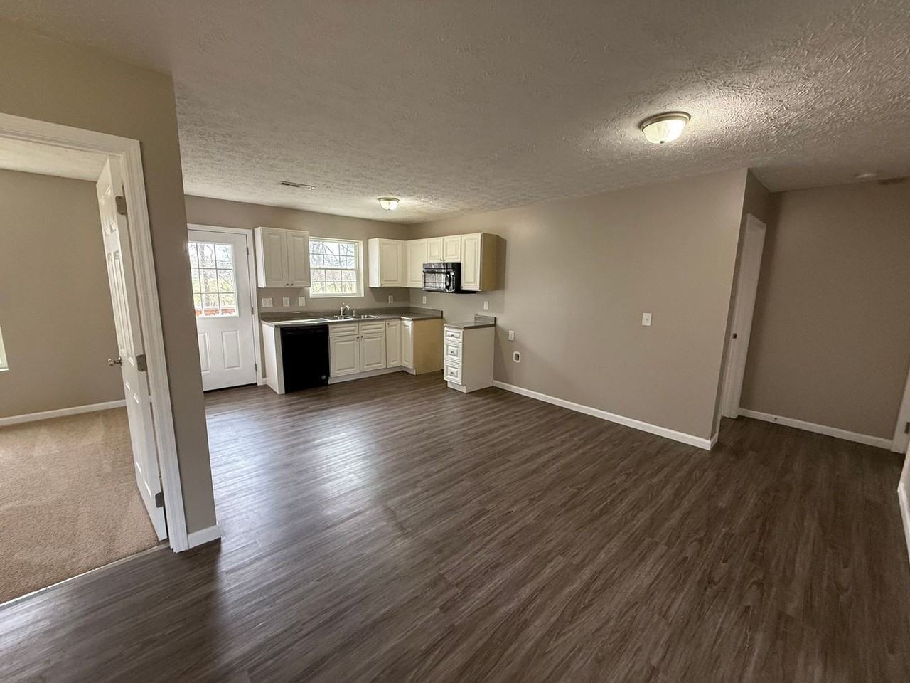 104 Howard Dr - Photo 5 of 15