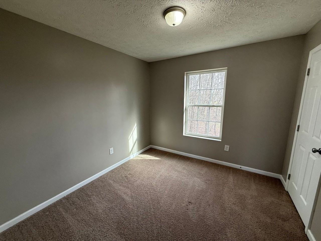 104 Howard Dr - Photo 7 of 15